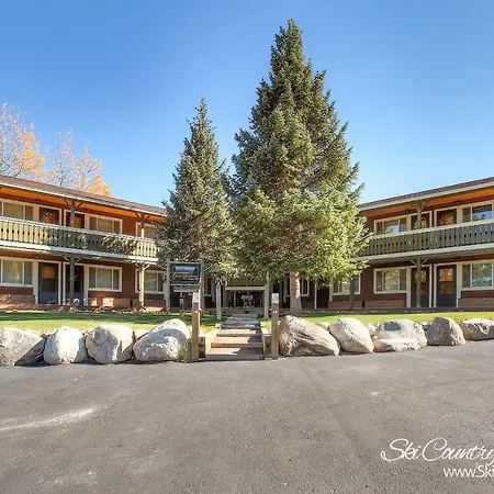 Budget-Friendly Top Floor Unit In Desirable Location, Walk To Shopping And Dining Pm7B